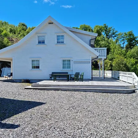 - Oksnevik Lindesnes *